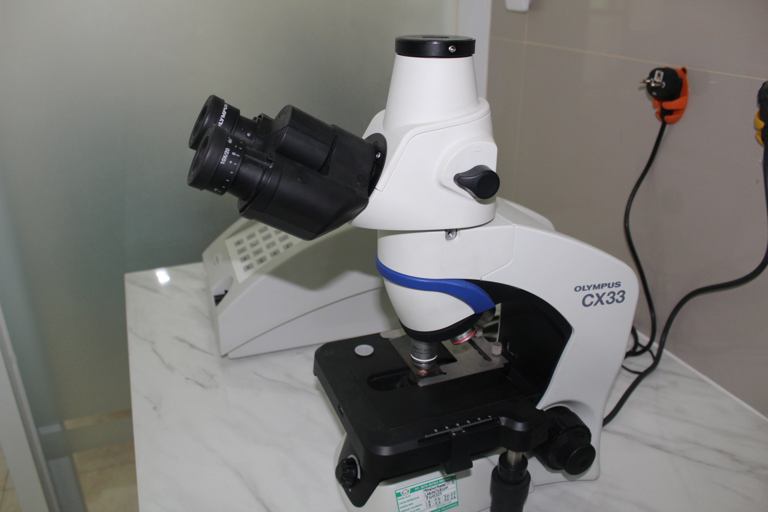 Peralatan laboratorium untuk analisa urine